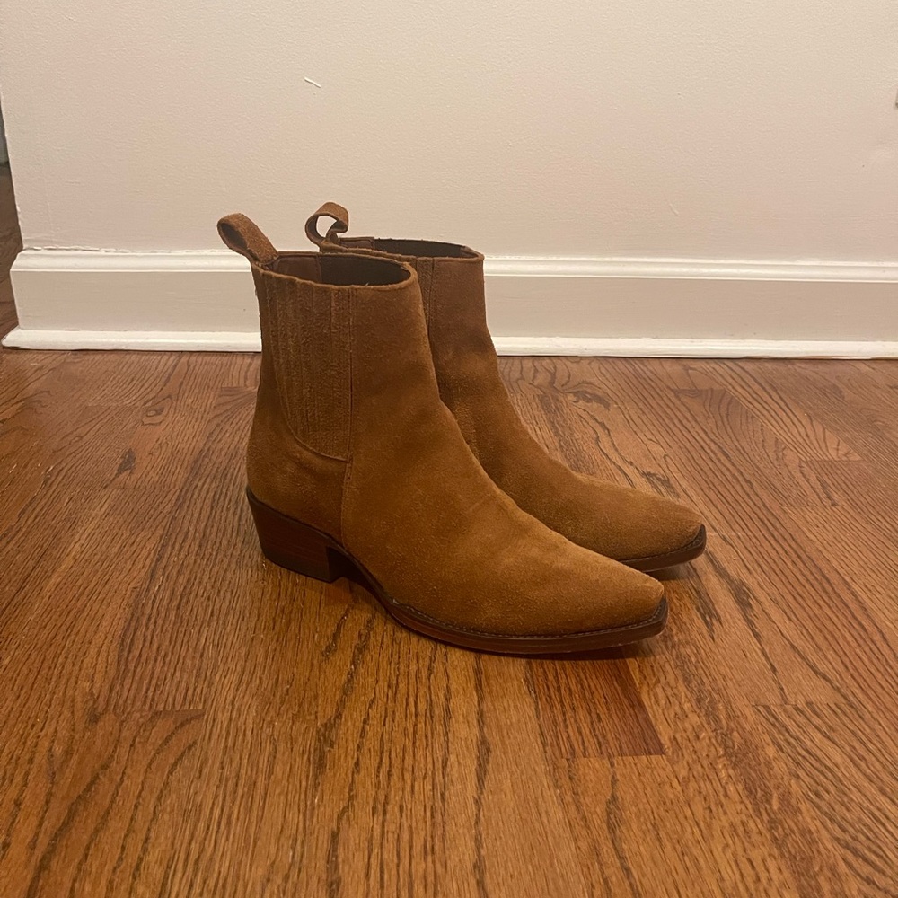 Tecovas tan suede boots. 8B EUC. Essentially new condition